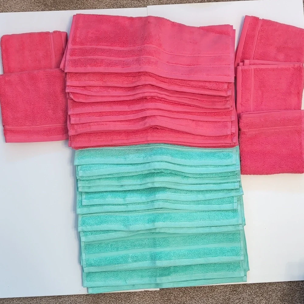 Set Of 17.Crown & Ivy Luxury Plush Hand towels & Wash Cloths.Coral Reef & Aqua.
